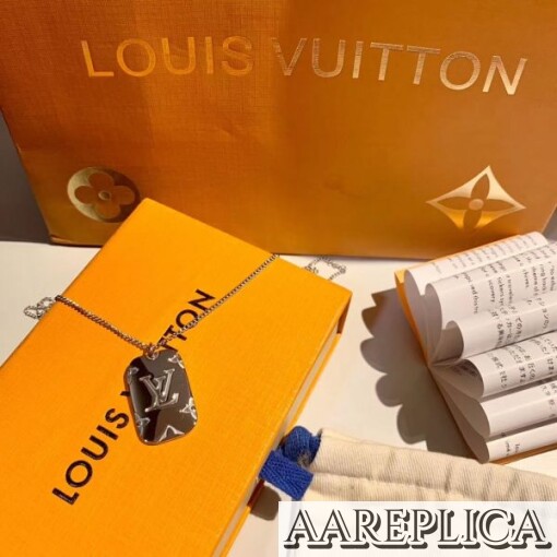 Replica LV Monogram Locket Necklace Louis Vuitton M62484 2