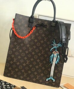 Replica Louis Vuitton Sac Plat LV M45667 Replica Louis Vuitton Sac Plat LV M45667