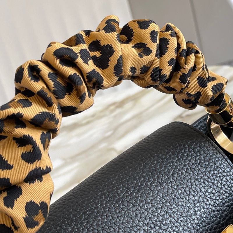 Replica Louis Vuitton Capucines MM LV M58732 5 Replica Louis Vuitton Capucines MM LV M58732 5