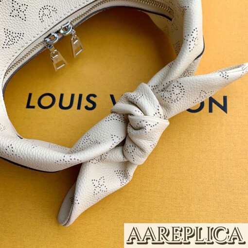 Replica Louis Vuitton Why Knot PM LV M20700 9