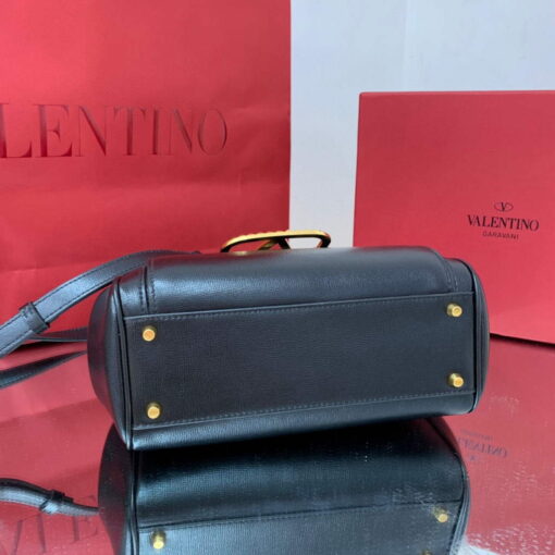 Replica Valentino 4100 Medium Rockstud Alcove Handbag In Grainy Calfskin 2B0J41 Black 8
