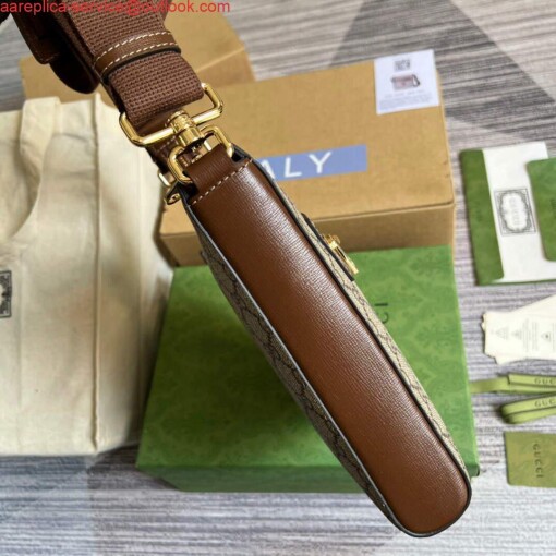 Replica Gucci 681021 GG Supreme messenger bag Brown 2