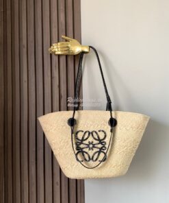Replica Loewe Anagram Basket bag in Iraca Palm and Black Calfskin A223 2
