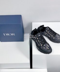 Replica Dior B28 Men/Women Low-Top Sneaker Beige and Black Dior Obliqu 2
