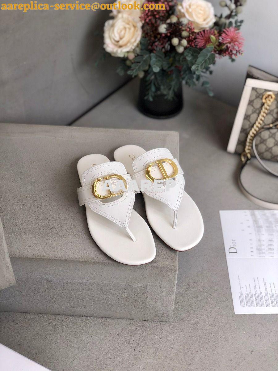 Replica Dior 30 Montaigne Flat Thong KCQ386 White Replica Dior 30 Montaigne Flat Thong KCQ386 White