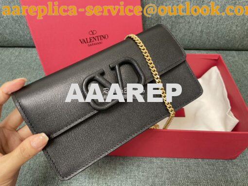 Replica Valentino VLogo Signature Grainy Calfskin Wallet With Chain 5W 2