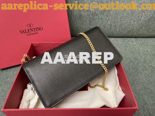 Replica Valentino VLogo Signature Grainy Calfskin Wallet With Chain 5W 9