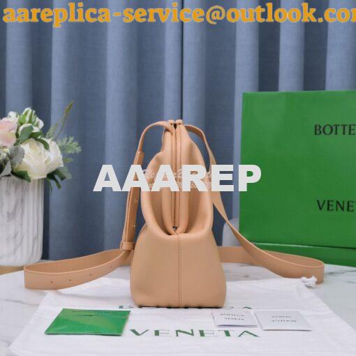 Replica Bottega Veneta BV Point Medium Leather Top Handle Bag 652446 A 3