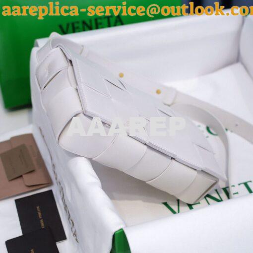 Replica Bottega Veneta BV Cassette Bag in Maxi Intreccio Bag 578004 Wh 4
