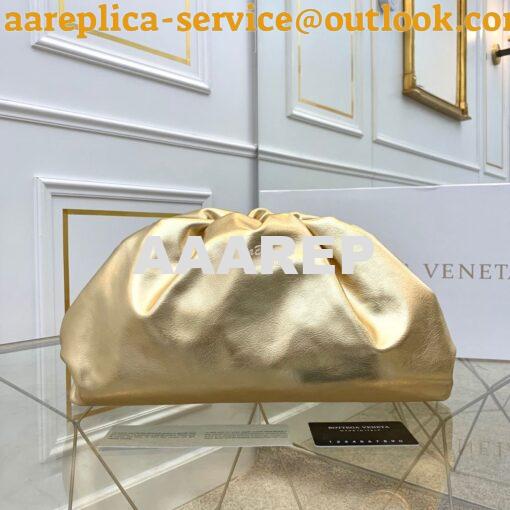 Replica Bottega Veneta BV The Pouch in Metallic Nappa 576227 Oro