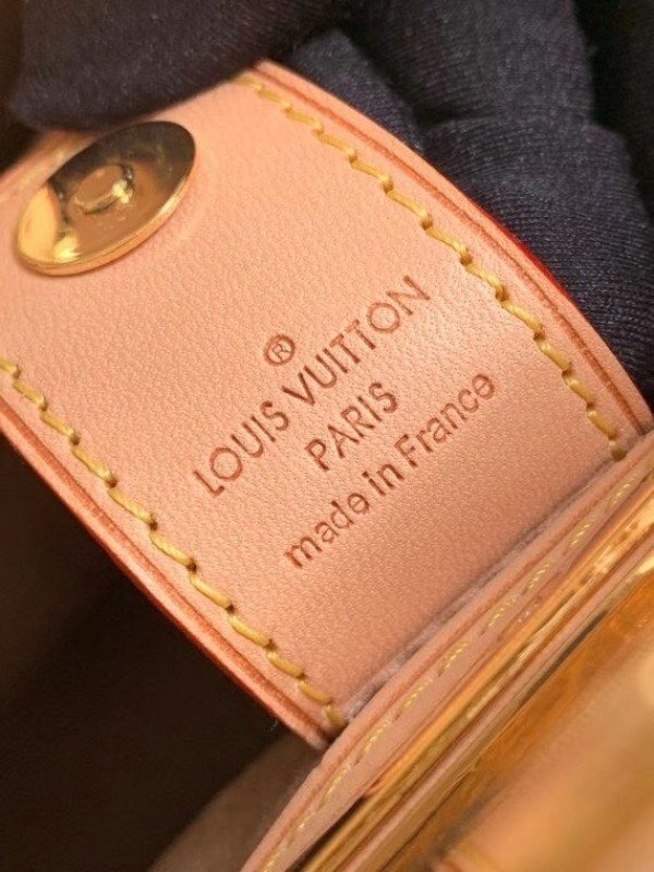 Authentic LV Louis Vuitton Plum Lt. Purple 15mm Designer Charm Zipper –  Voodoobuttons