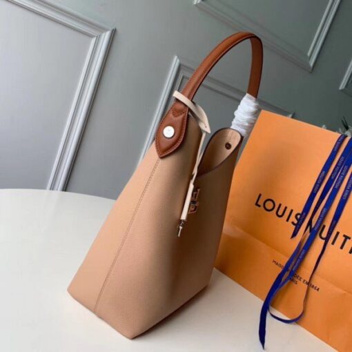 Replica Louis Vuitton Beige Lockme Hobo Shoulder Bag M44330 BLV739 4