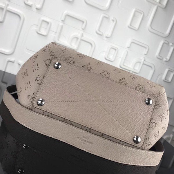Replica Louis Vuitton M50032 Babylone PM Hobo Bag Mahina Leather