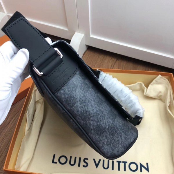 Replica Louis Vuitton Porte-Documents Voyage PM LV N40445 for Sale