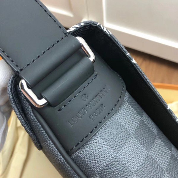 Replica Louis Vuitton N40003 Mick PM Messenger Bag Damier Graphite