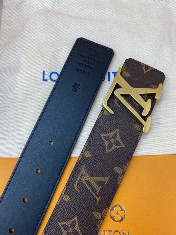 Louis Vuitton LV Initiales 40mm Reversible Belt Blue Damier Azur. Size 95 cm