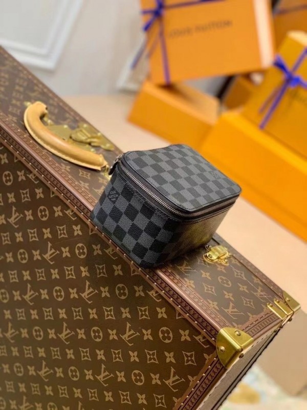 Louis Vuitton Packing Cube Gm in Gray for Men