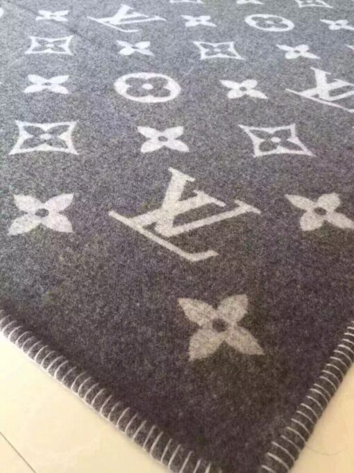 Replica Louis Vuitton Monogram Blanket M75549 8