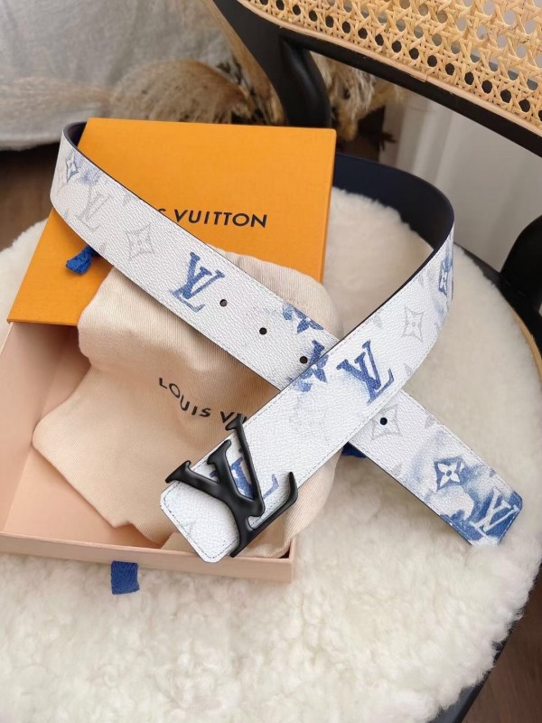 Louis Vuitton Men's Lv Shape 40 MM White Reversible Taurillon