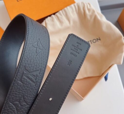 Replica Louis Vuitton LV Initiales 40MM Reversible Belt In Leather M0424V 4