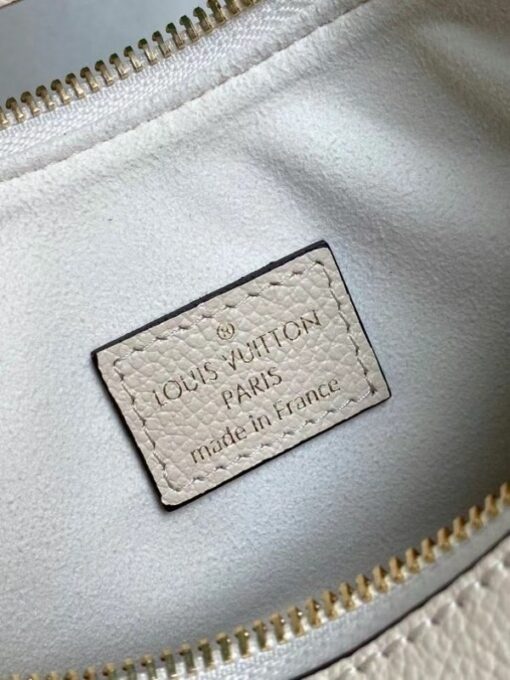 Replica Louis Vuitton Marshmallow Hobo Bag By The Pool M45698 7