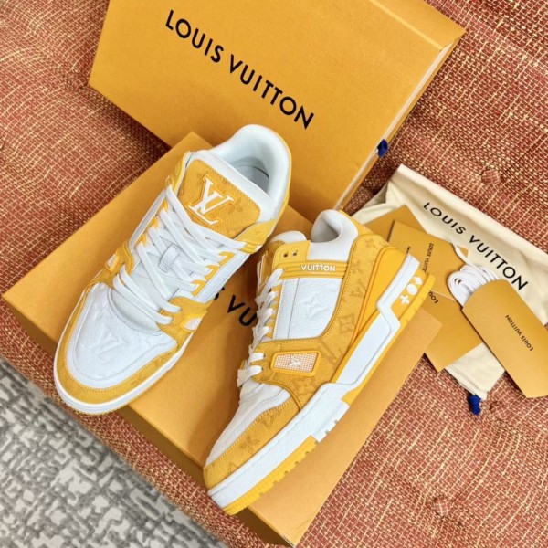Pre-owned Lv Trainer Low Trainers In Yellow