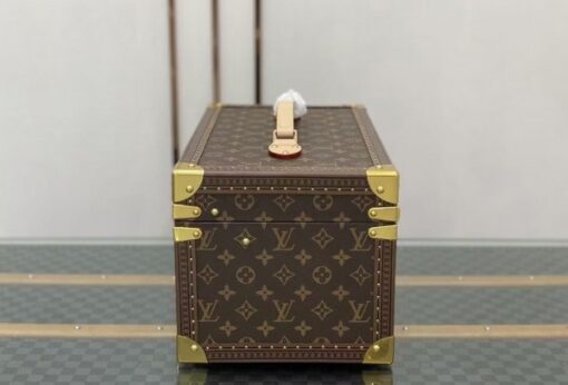 Replica Louis Vuitton Case With Mirror Monogram Canvas M21822 4