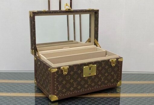 Replica Louis Vuitton Case With Mirror Monogram Canvas M21822 5