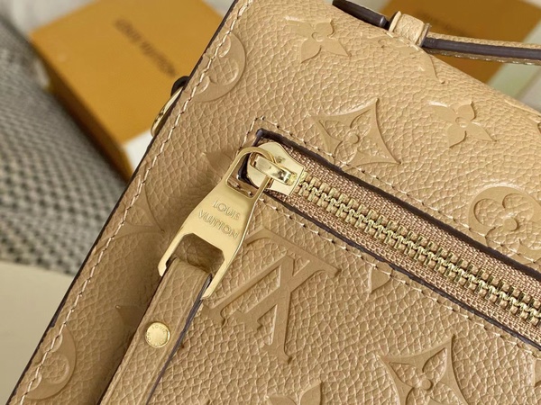 Replica Louis Vuitton Pochette Metis Borsa Monogram Empreinte M45596 Outlet  Online Italia