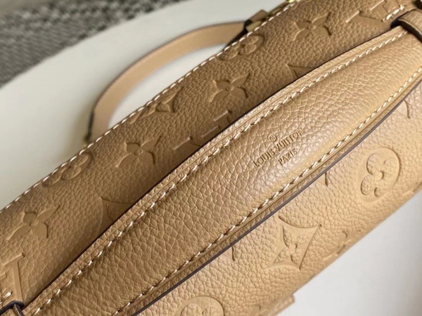 Louis Vuitton Monogram Empreinte Pochette Metis Beige Leather ref.603138 -  Joli Closet