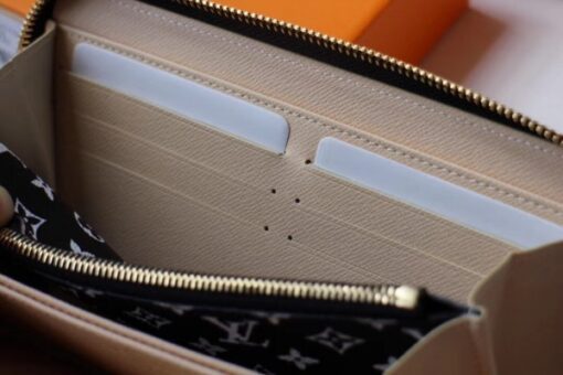 Replica Louis Vuitton LV Crafty Zippy Wallet M69437 7