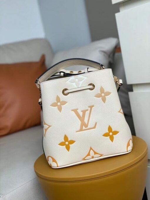 Replica Louis Vuitton Neonoe BB Bag By The Pool M45716 3