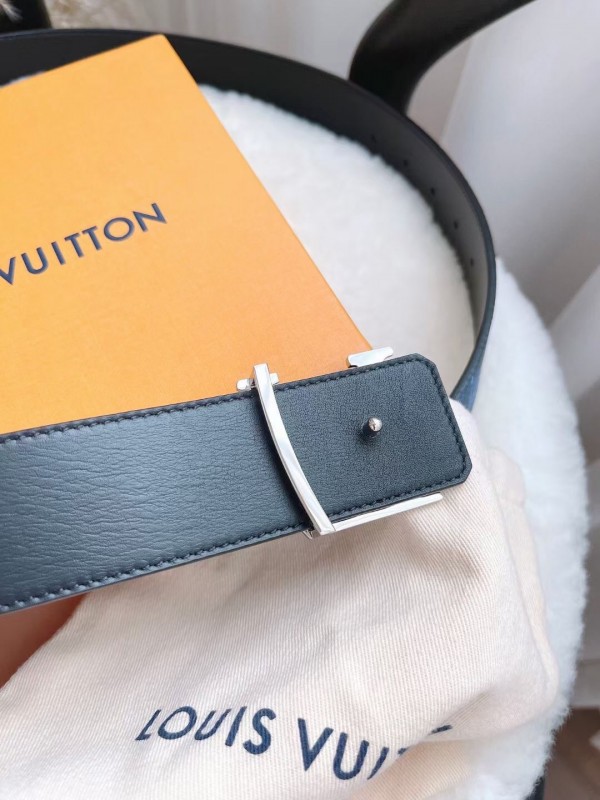 Louis Vuitton Unisex LV Initiales 40 mm Reversible Belt Damier