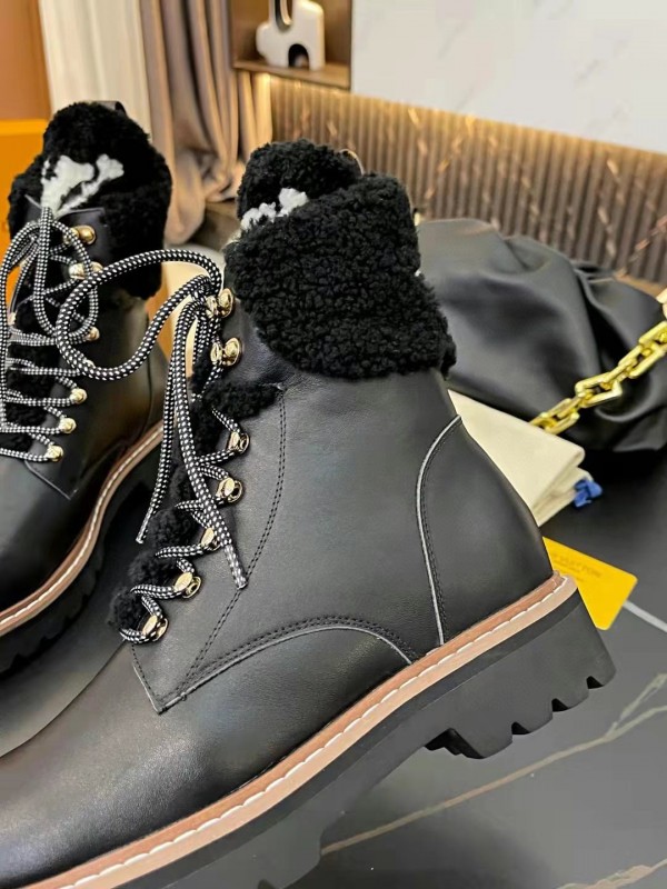 Replica Louis Vuitton Black Territory Flat Ranger Boots with Shearling for  Sale