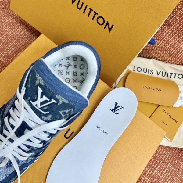 Louis Vuitton Run 55 Trainer White Denim Blue : r/replicasneakers
