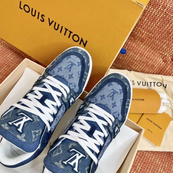 Replica Louis Vuitton Women's Run 55 Sneakers In Blue Monogram Denim