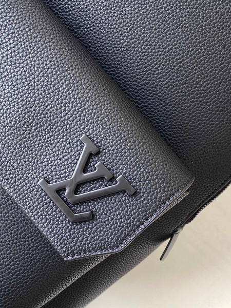 For the LV lovers, the Louis Vuitton Neo Papillon GM is perfect