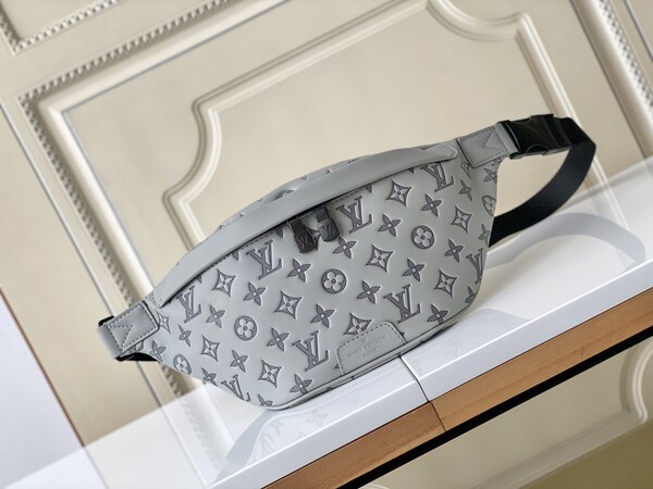 Shop Louis Vuitton Discovery Bumbag (M46108, M46036, M46108