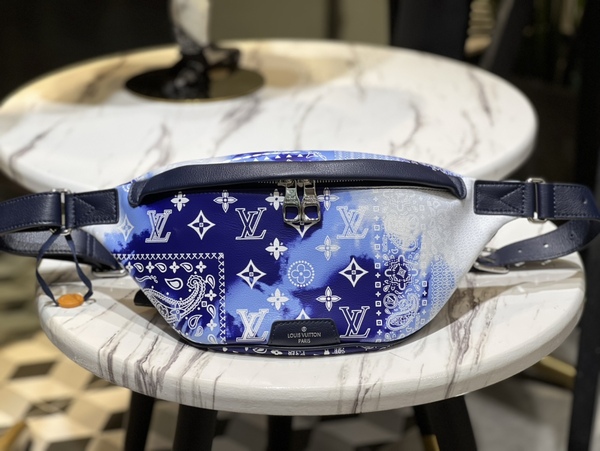 Louis Vuitton Discovery Bumbag PM Blue