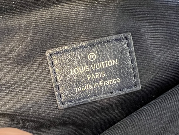 Louis Vuitton Damier Graffit Discovery Man/Woman BumBag
