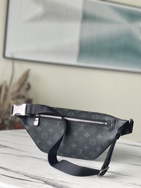 Shop Louis Vuitton Discovery Discovery bumbag pm (M46035) by EVA-C0L0R