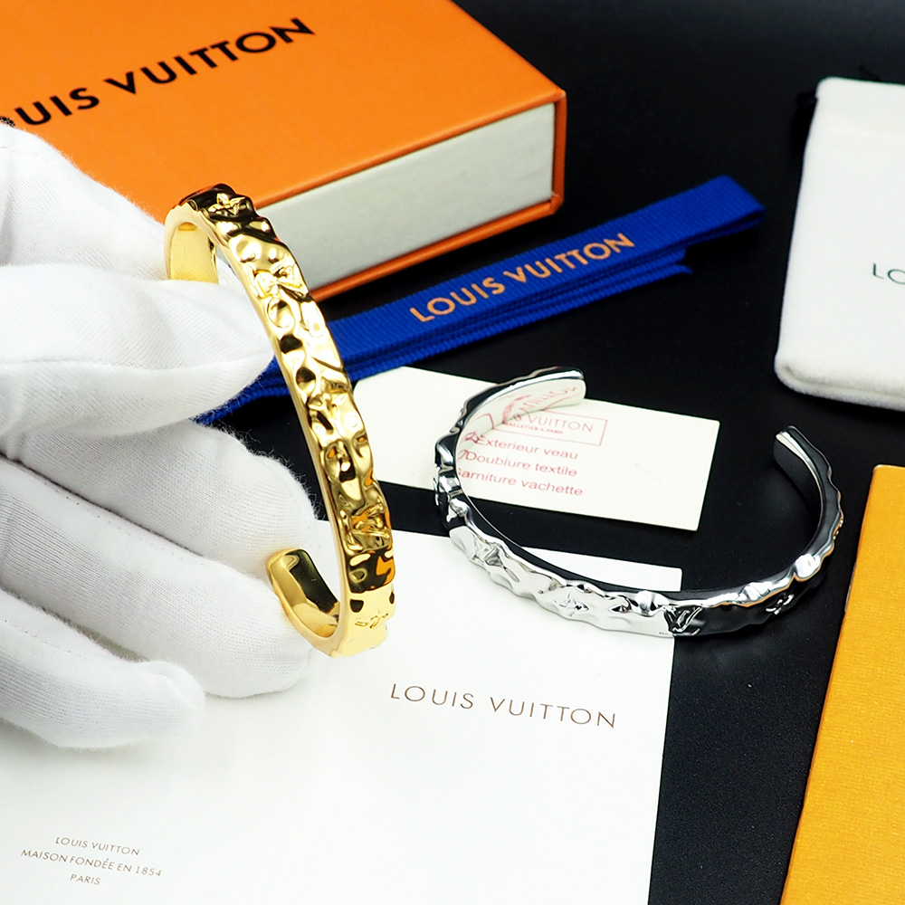 Replica Louis Vuitton MONOGRAM CARVED CUFF M00332 3