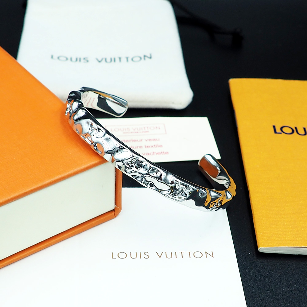 Replica Louis Vuitton MONOGRAM CARVED CUFF M00332 7