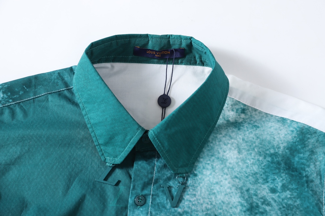 Replica Louis Vuitton LV LONG-SLEEVED GRAPHIC SHIRT 1AATGV 3 Replica Louis Vuitton LV LONG-SLEEVED GRAPHIC SHIRT 1AATGV 3