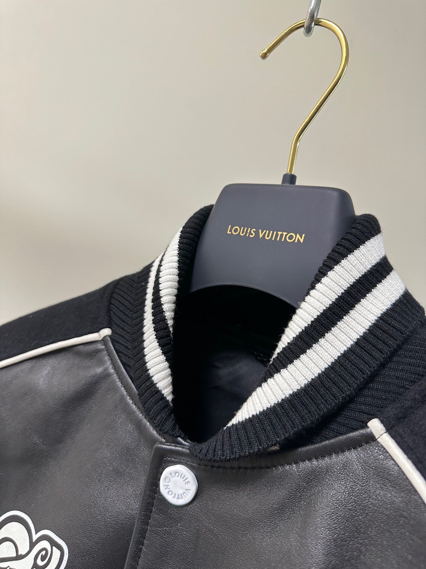 Replica Louis Vuitton LV VARSITY BLOUSON 1AATMF for Sale