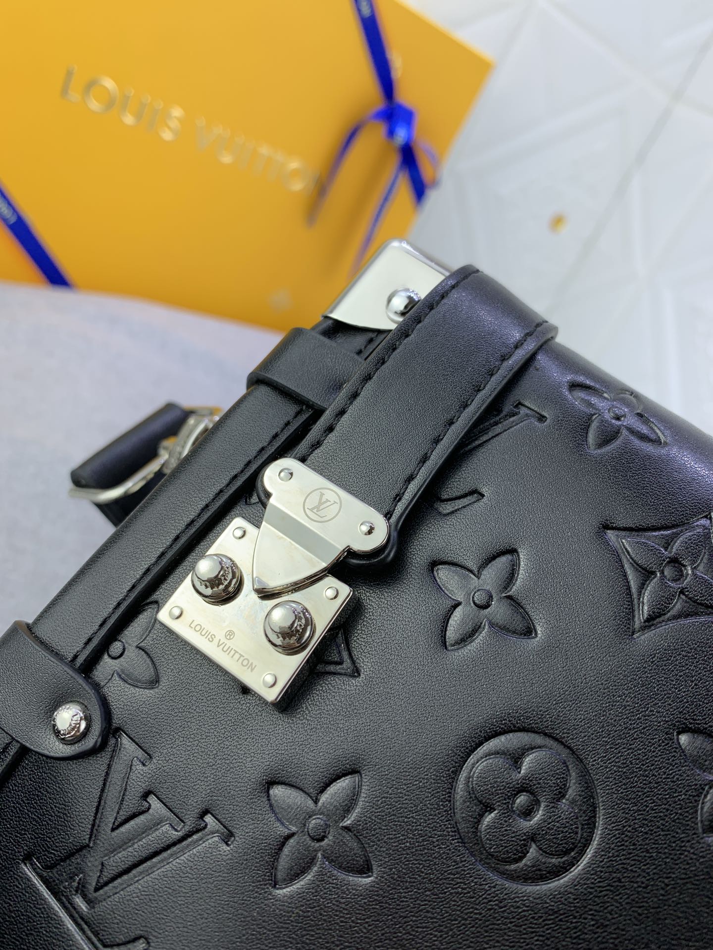 Unboxing Louis Vuitton Petit Palais handbag (monogram empreinte leather,  noir) 