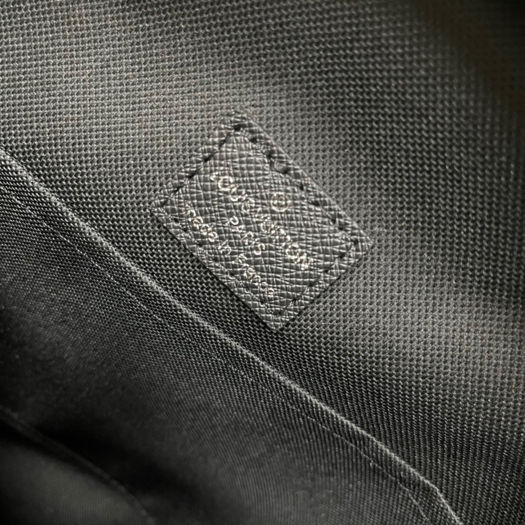 頂級高仿Louis Vuitton M30857 Adrian 雙肩包胸包灰色尺寸