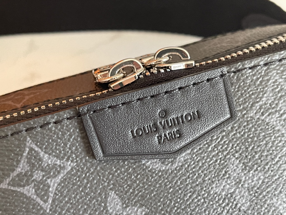 Shop Louis Vuitton Alpha Wearable Wallet (ALPHA WEARABLE WALLET, M81260) by  Mikrie
