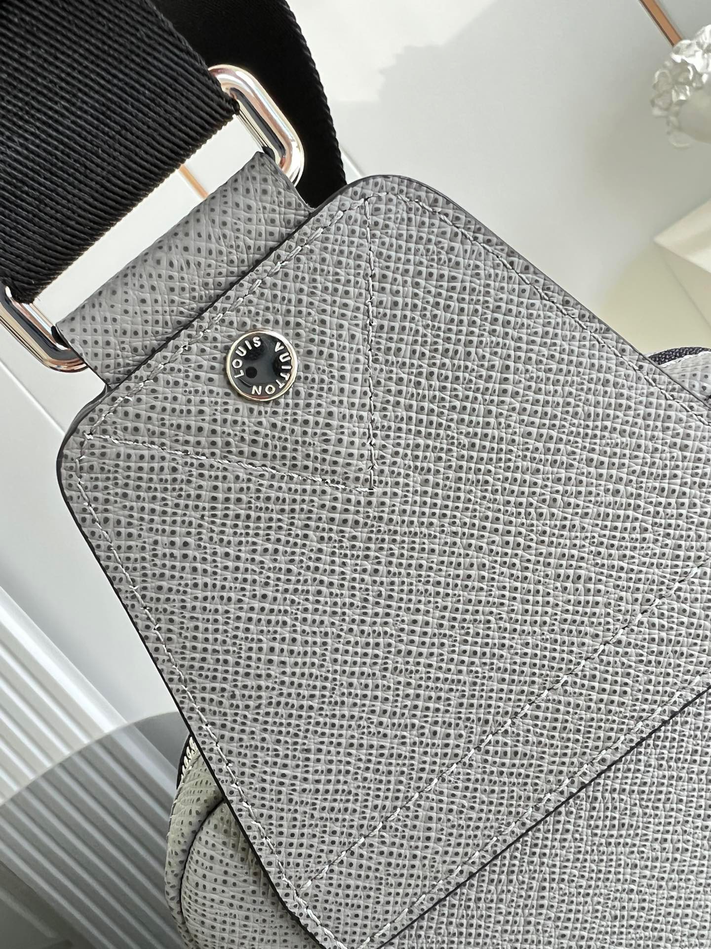 Replica Louis Vuitton Avenue Sling Bag In Damier Graphite Canvas