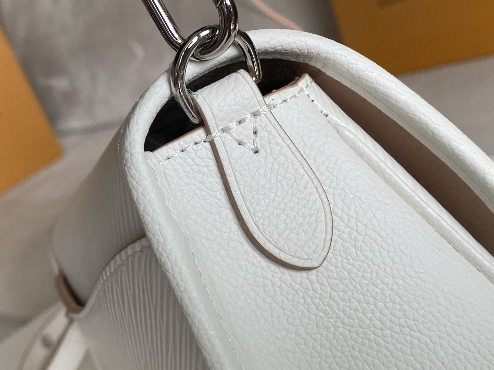 Louis Vuitton Quartz White Epi Grained Cowhide Leather Buci Bag